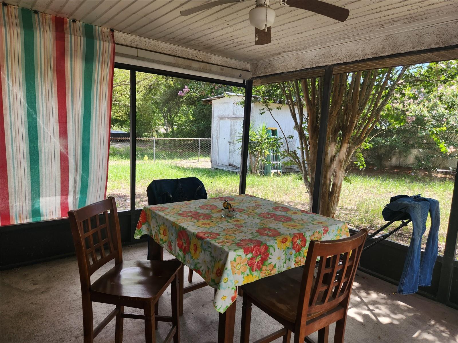 SPRING HILL UNIT 16 BLK 995 LOT 17 - Residential