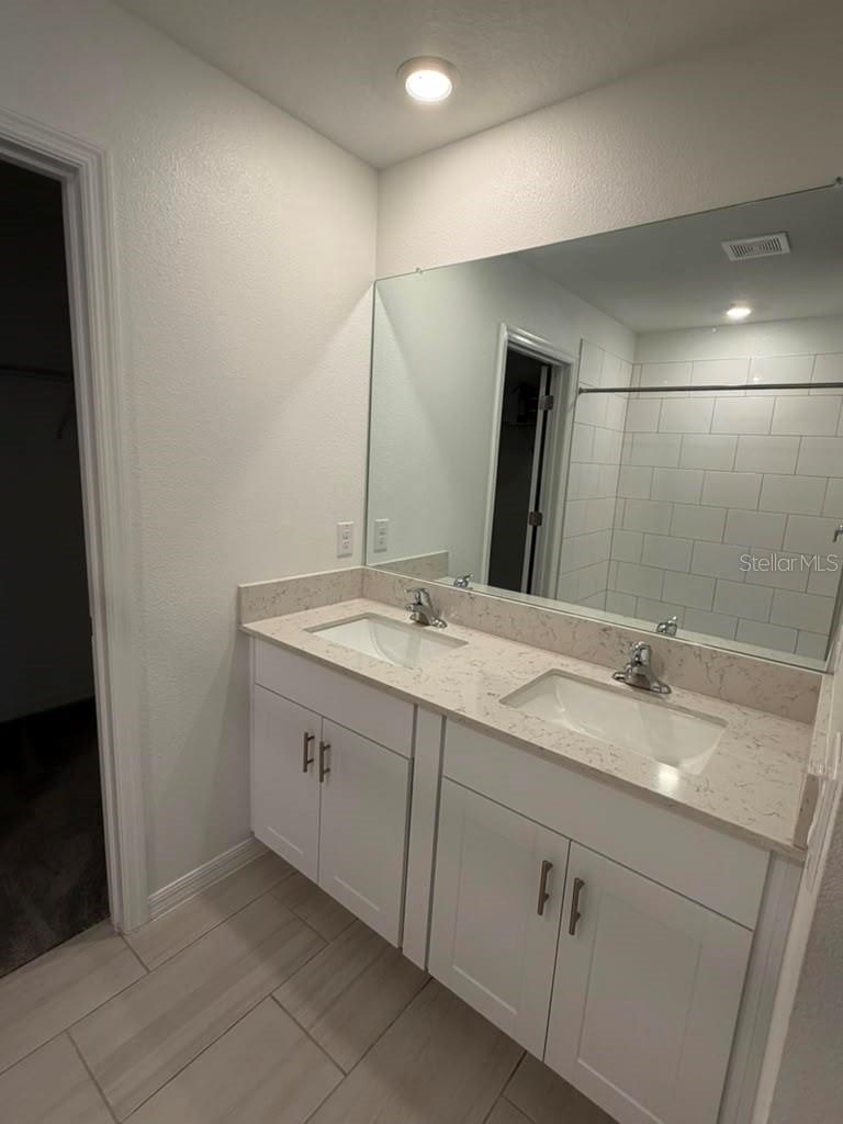 TWO RIVERS - Residential Lease