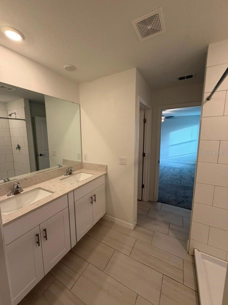 TWO RIVERS - Residential Lease