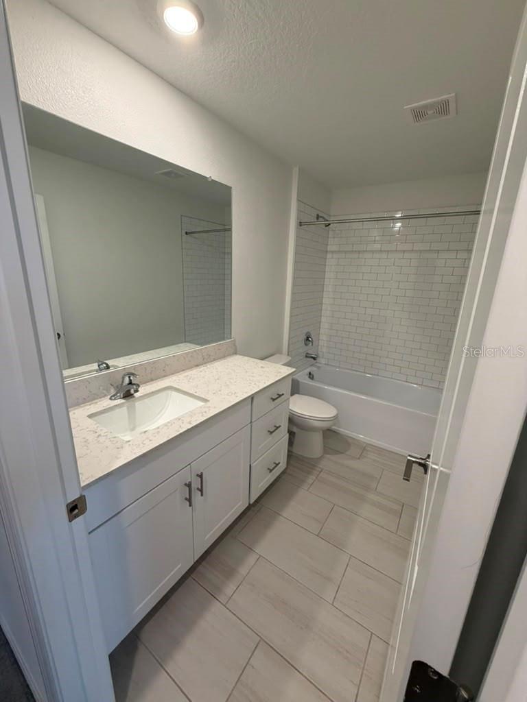 TWO RIVERS - Residential Lease