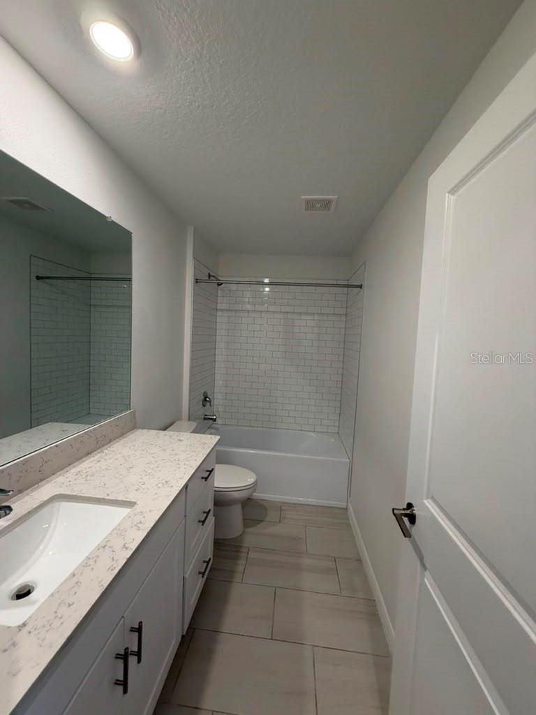 TWO RIVERS - Residential Lease