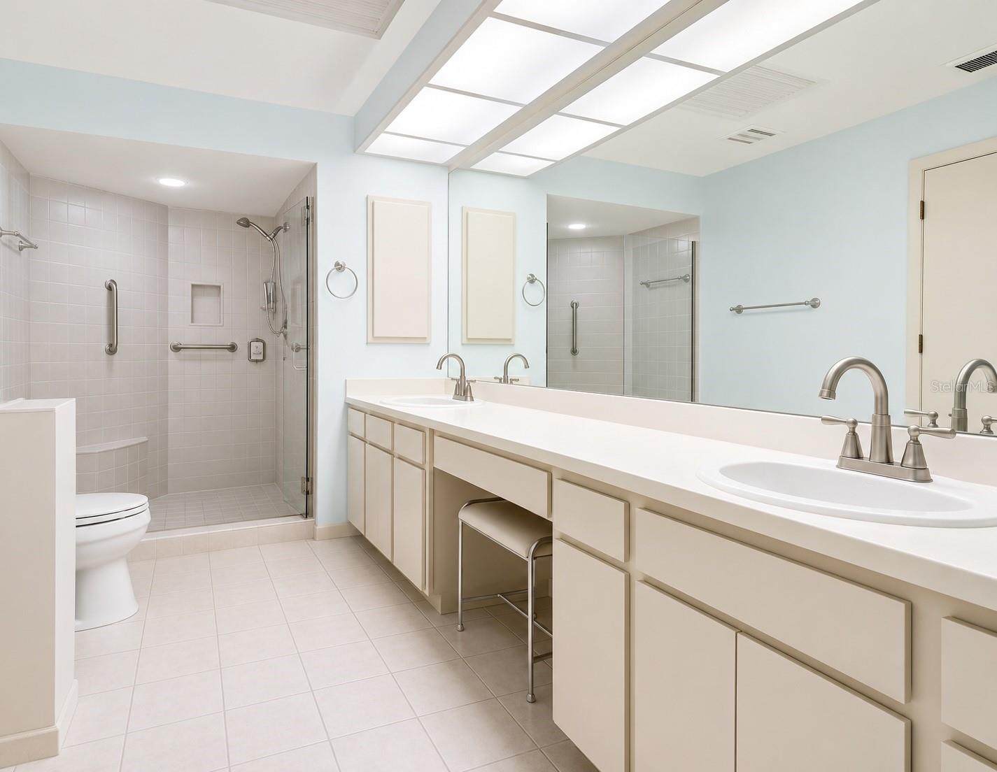 LAKESHORE VILLAGE - Residential