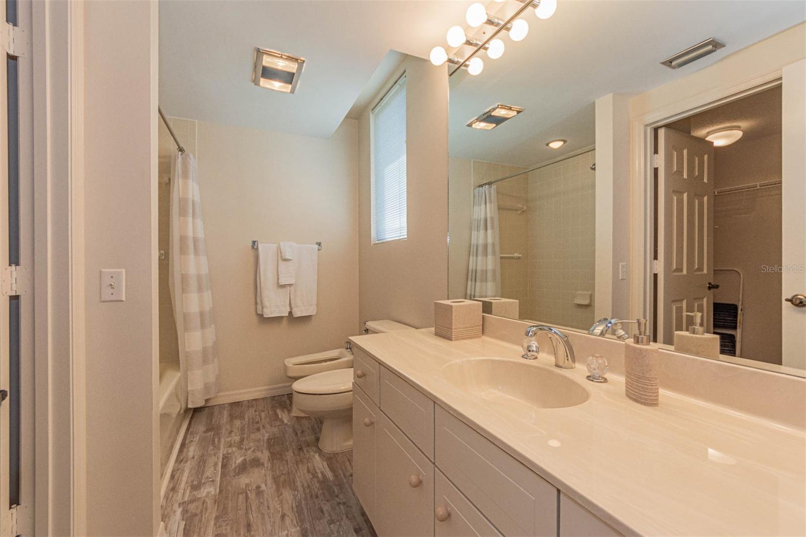 FOUNTAINS CONDO - Residential
