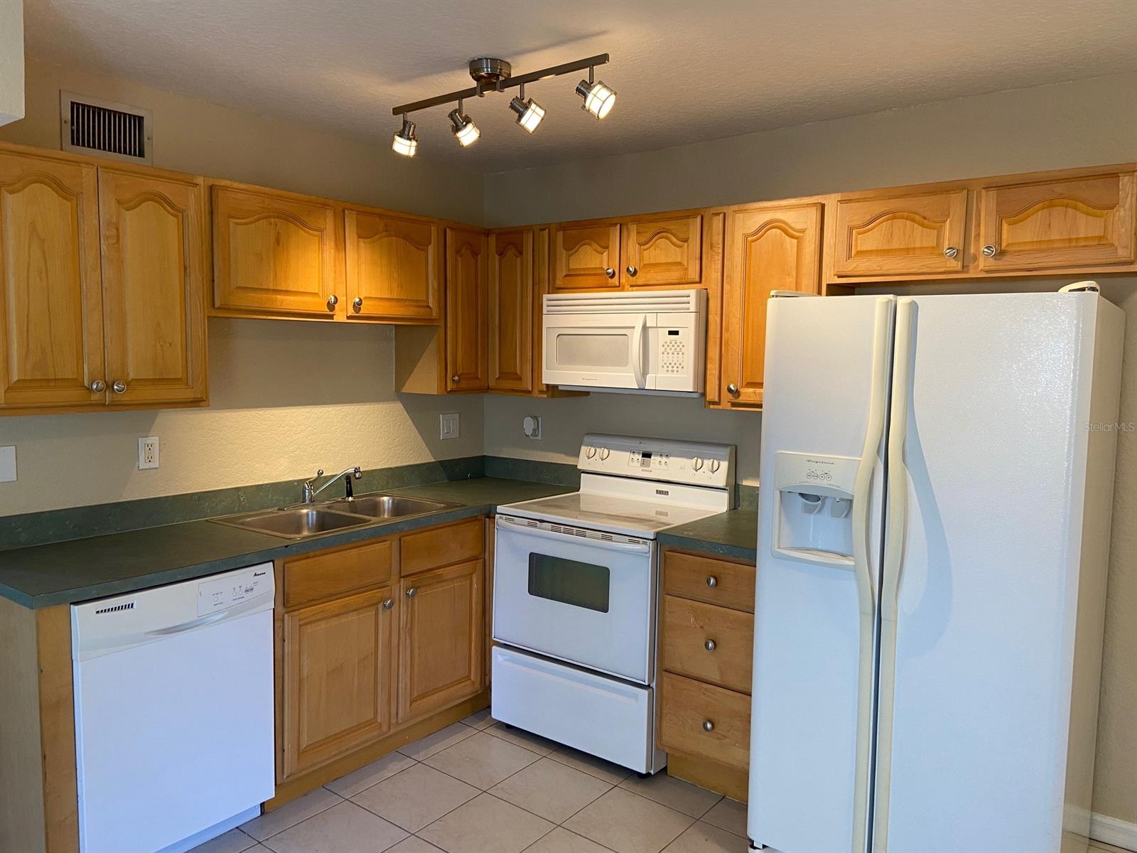 Jy Detwilers 1st Add - Residential Lease
