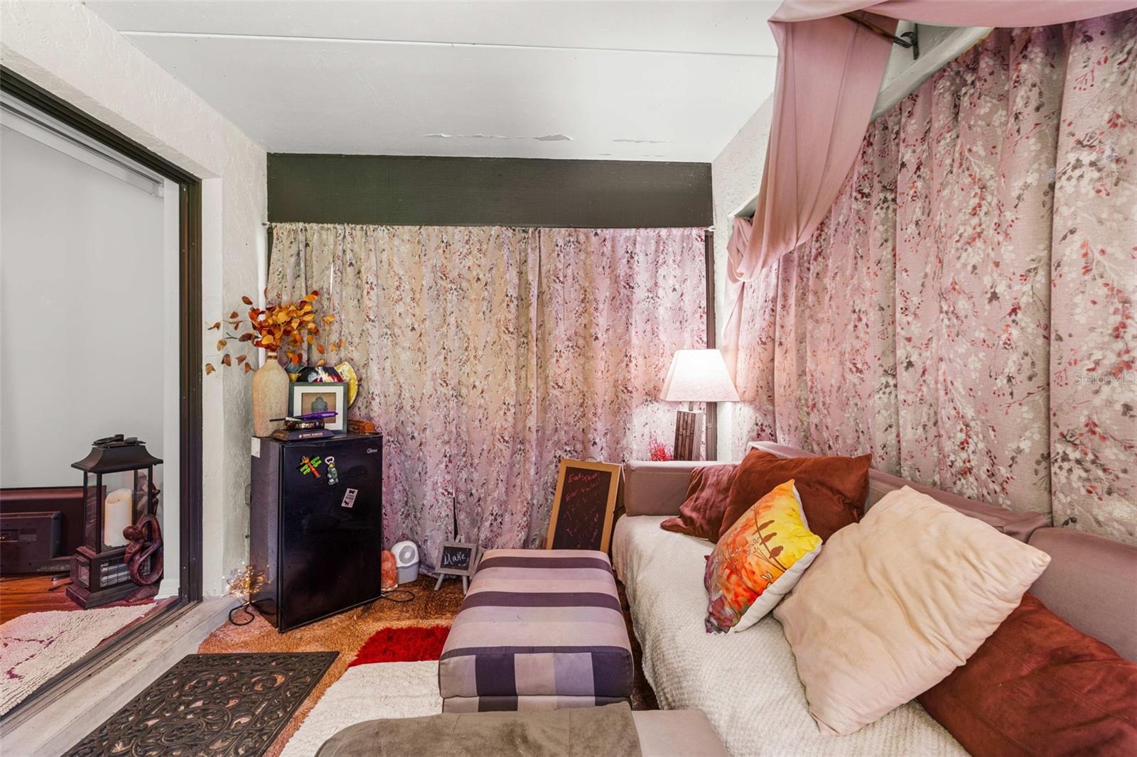 LEESBURG COACH HOUSES AT LEESBUG CONDO - Residential