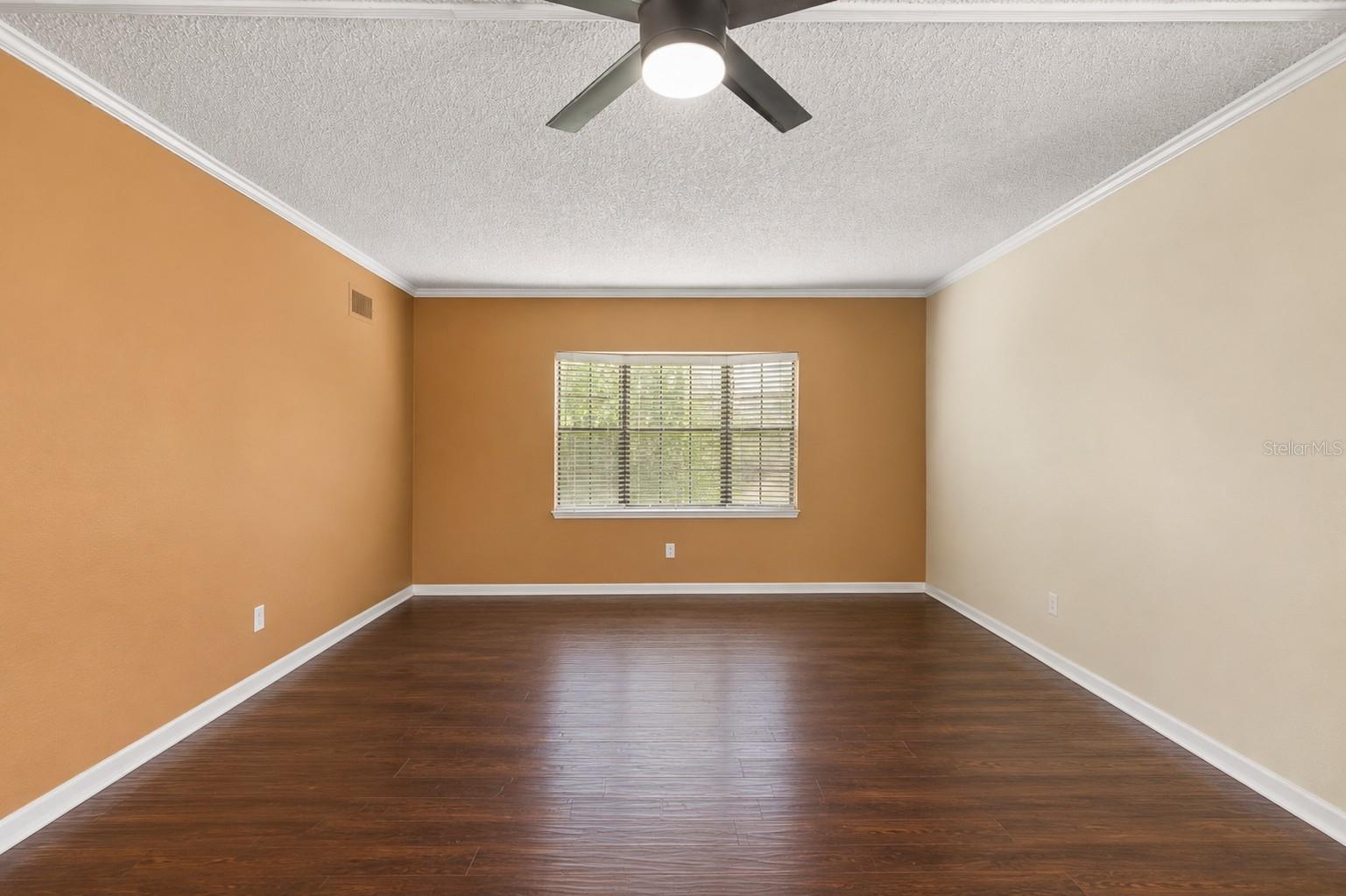 LEESBURG COACH HOUSES AT LEESBUG CONDO - Residential