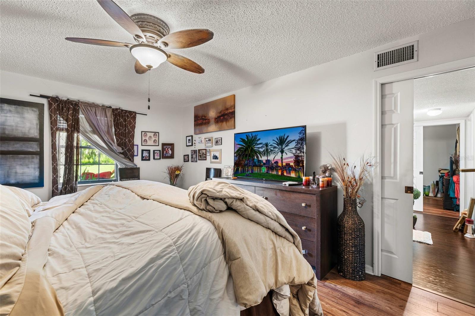 LEESBURG COACH HOUSES AT LEESBUG CONDO - Residential