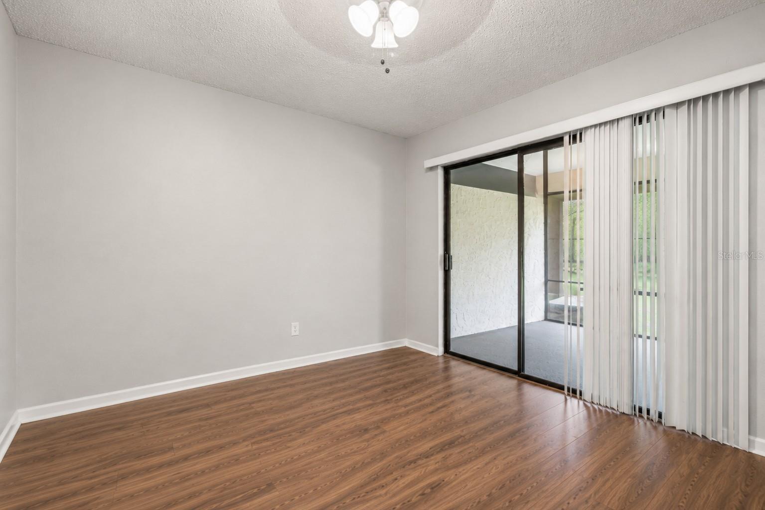 LEESBURG COACH HOUSES AT LEESBUG CONDO - Residential