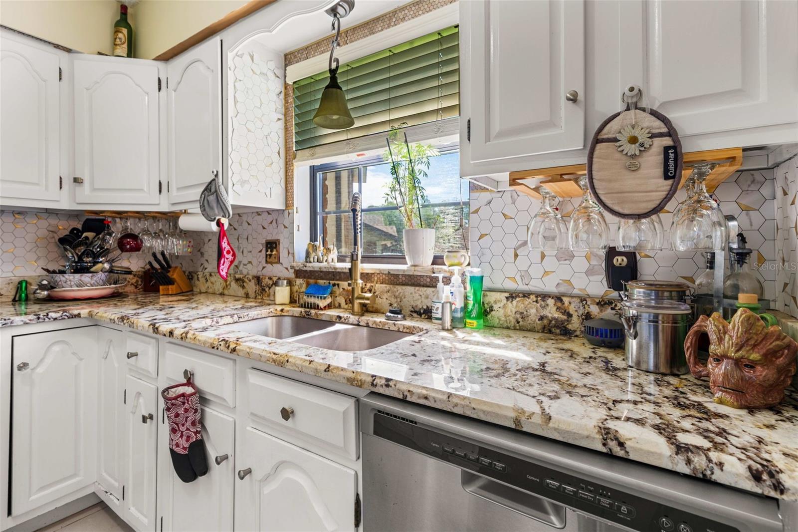 LEESBURG COACH HOUSES AT LEESBUG CONDO - Residential