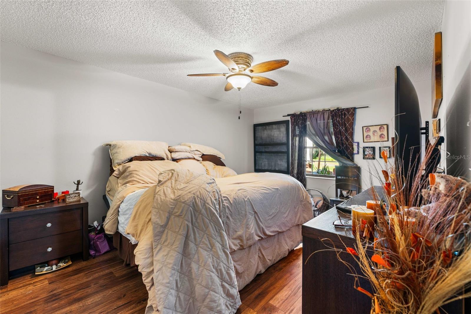 LEESBURG COACH HOUSES AT LEESBUG CONDO - Residential