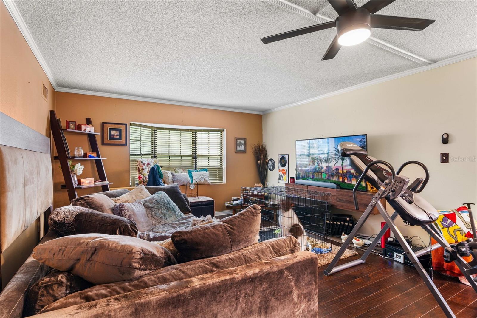 LEESBURG COACH HOUSES AT LEESBUG CONDO - Residential