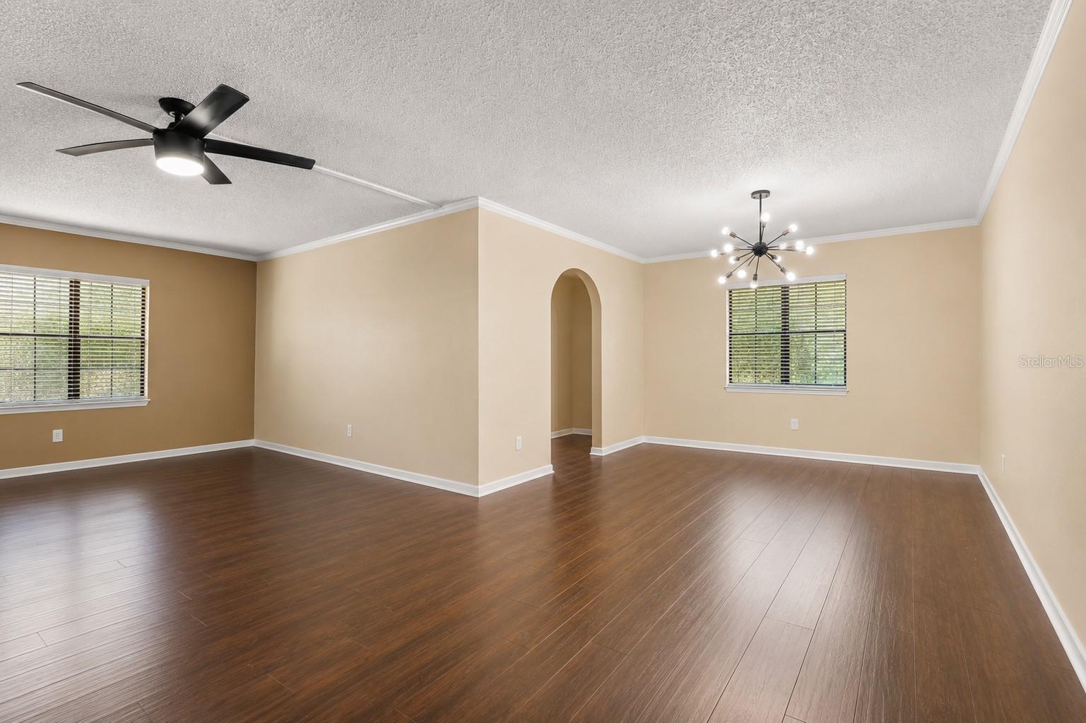 LEESBURG COACH HOUSES AT LEESBUG CONDO - Residential