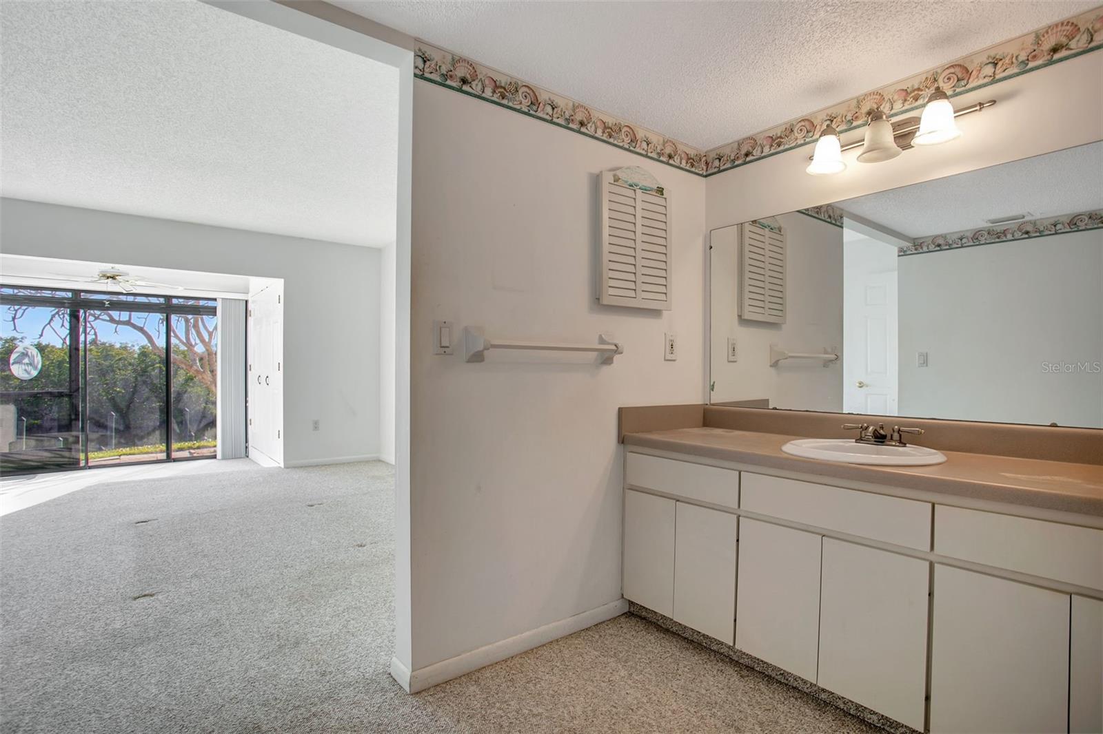 BAY HOLLOW - Residential