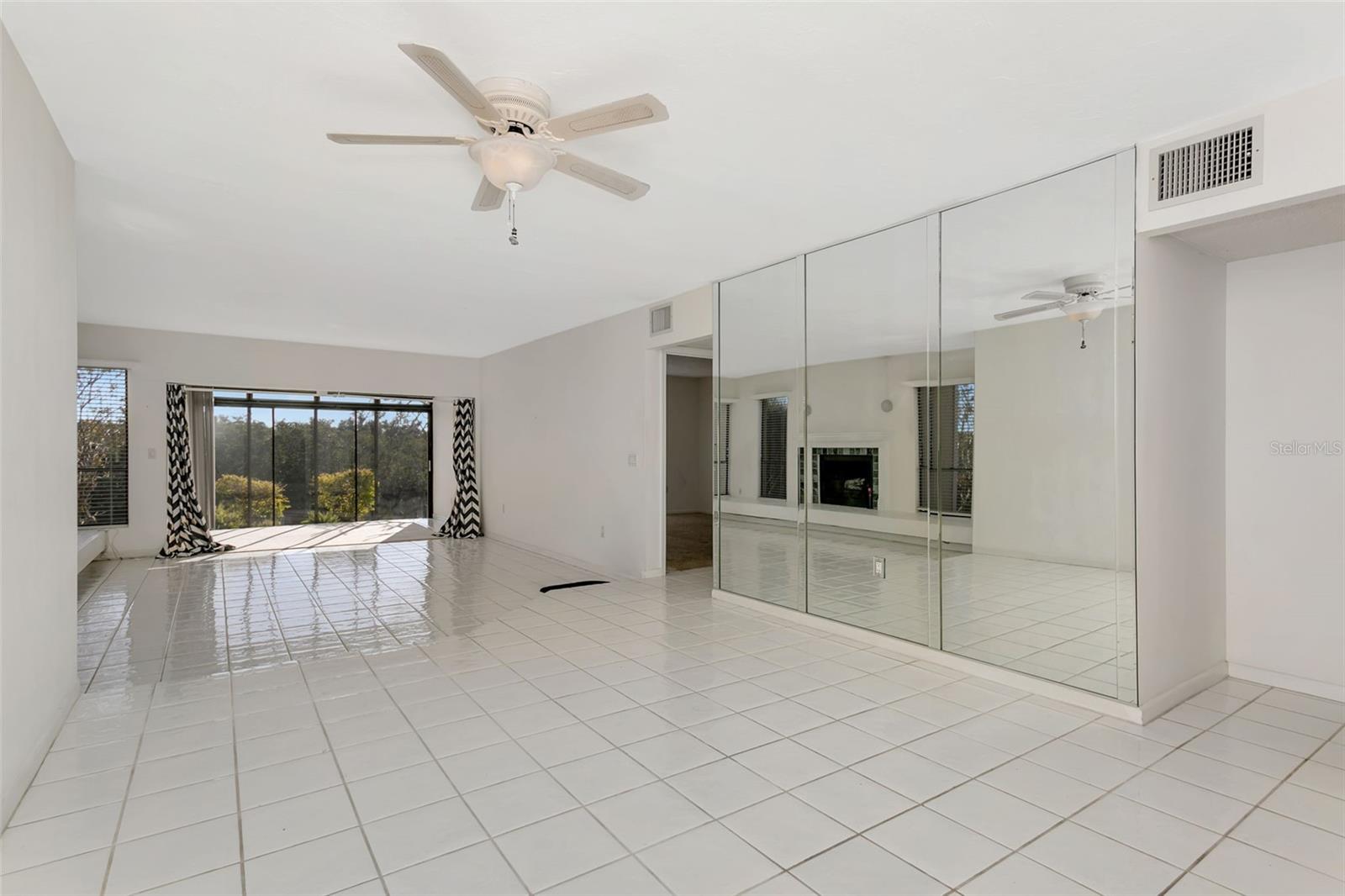 BAY HOLLOW - Residential