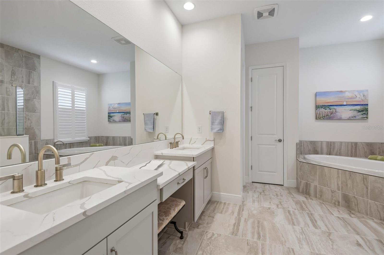 HINTON HAWKSTONE PH 1B - Residential