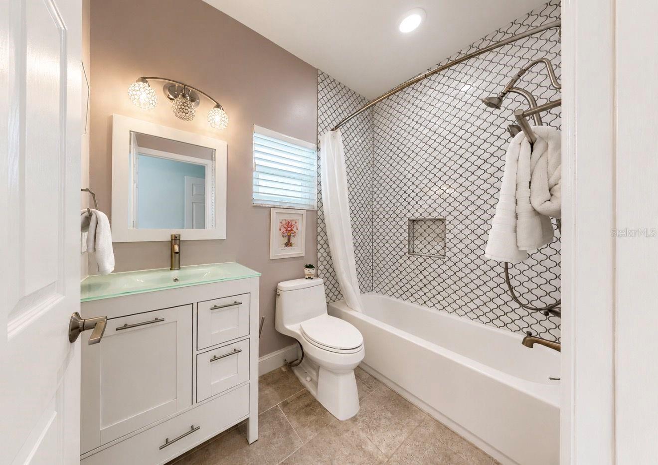 MIRABELLA TWNHMS SUB - Residential Lease