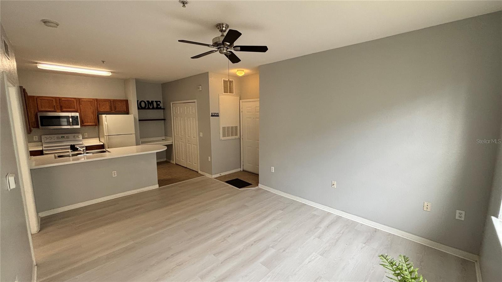 VILLA VALENCIA BLDG #8103 - Residential Lease