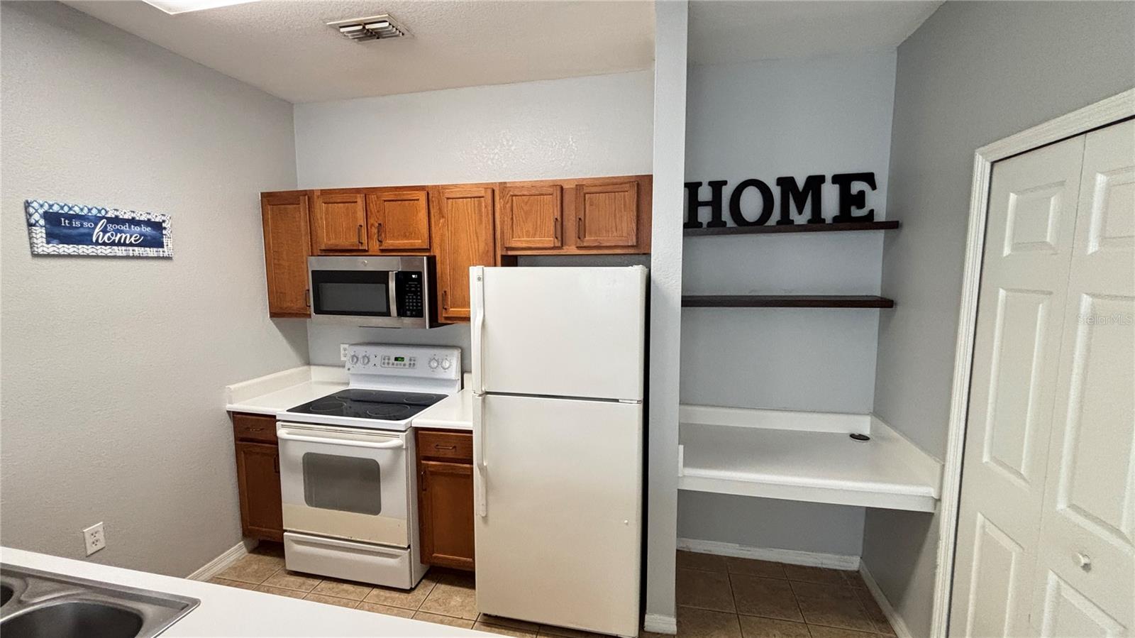 VILLA VALENCIA BLDG #8103 - Residential Lease