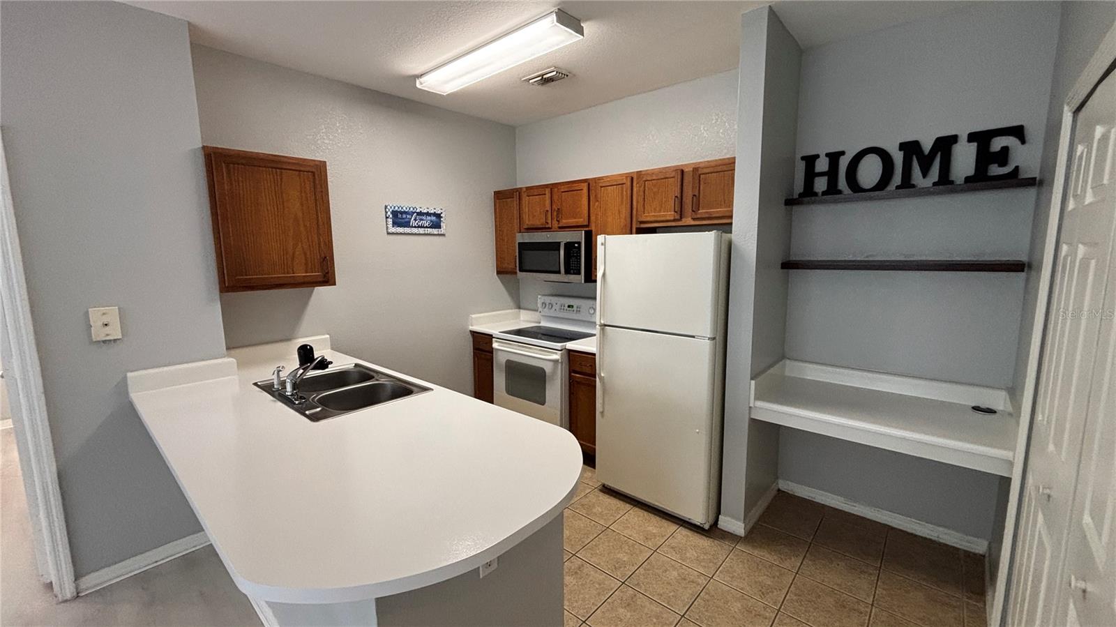 VILLA VALENCIA BLDG #8103 - Residential Lease