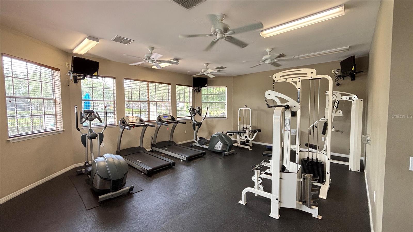 VILLA VALENCIA BLDG #8103 - Residential Lease