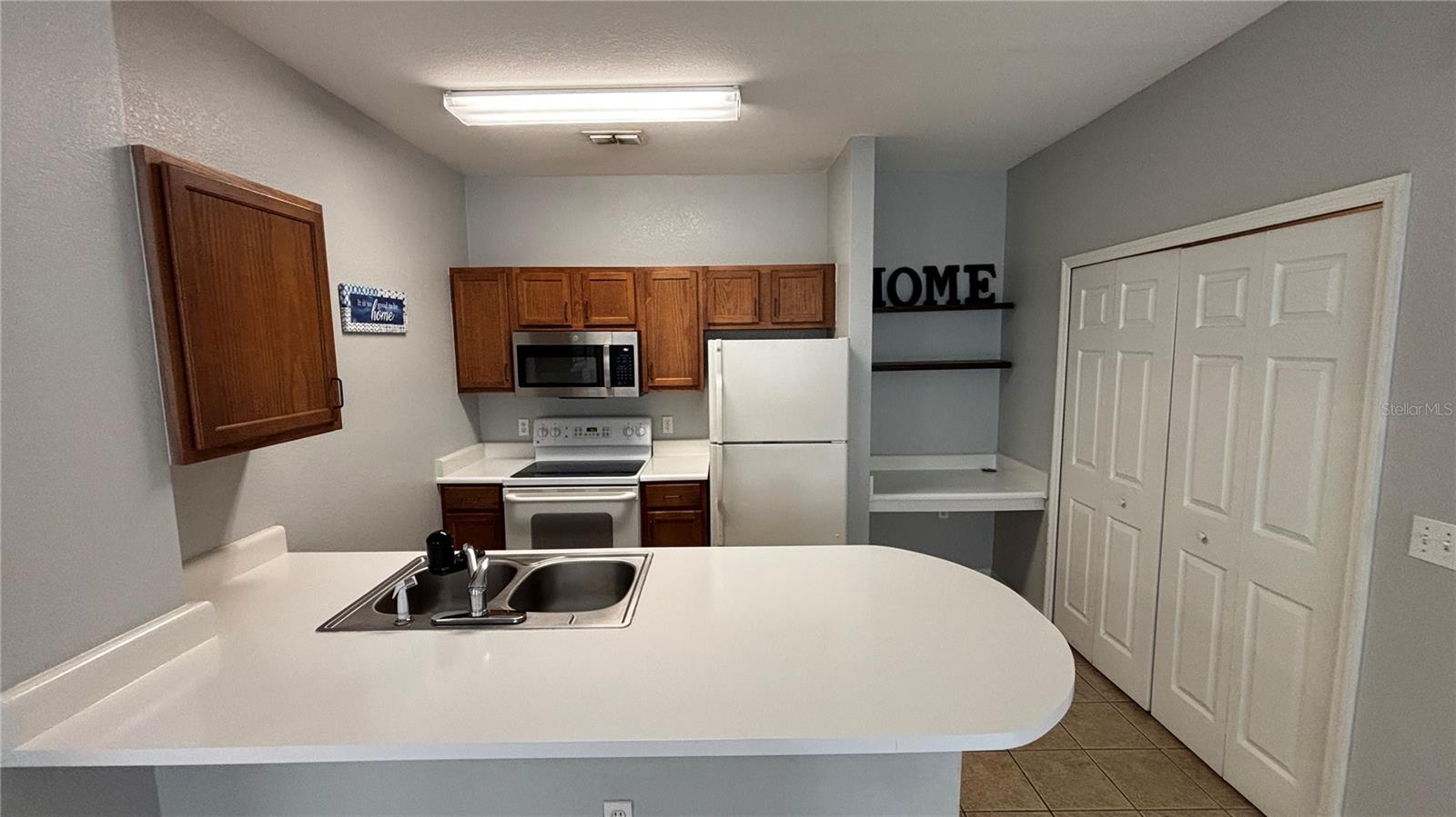 VILLA VALENCIA BLDG #8103 - Residential Lease