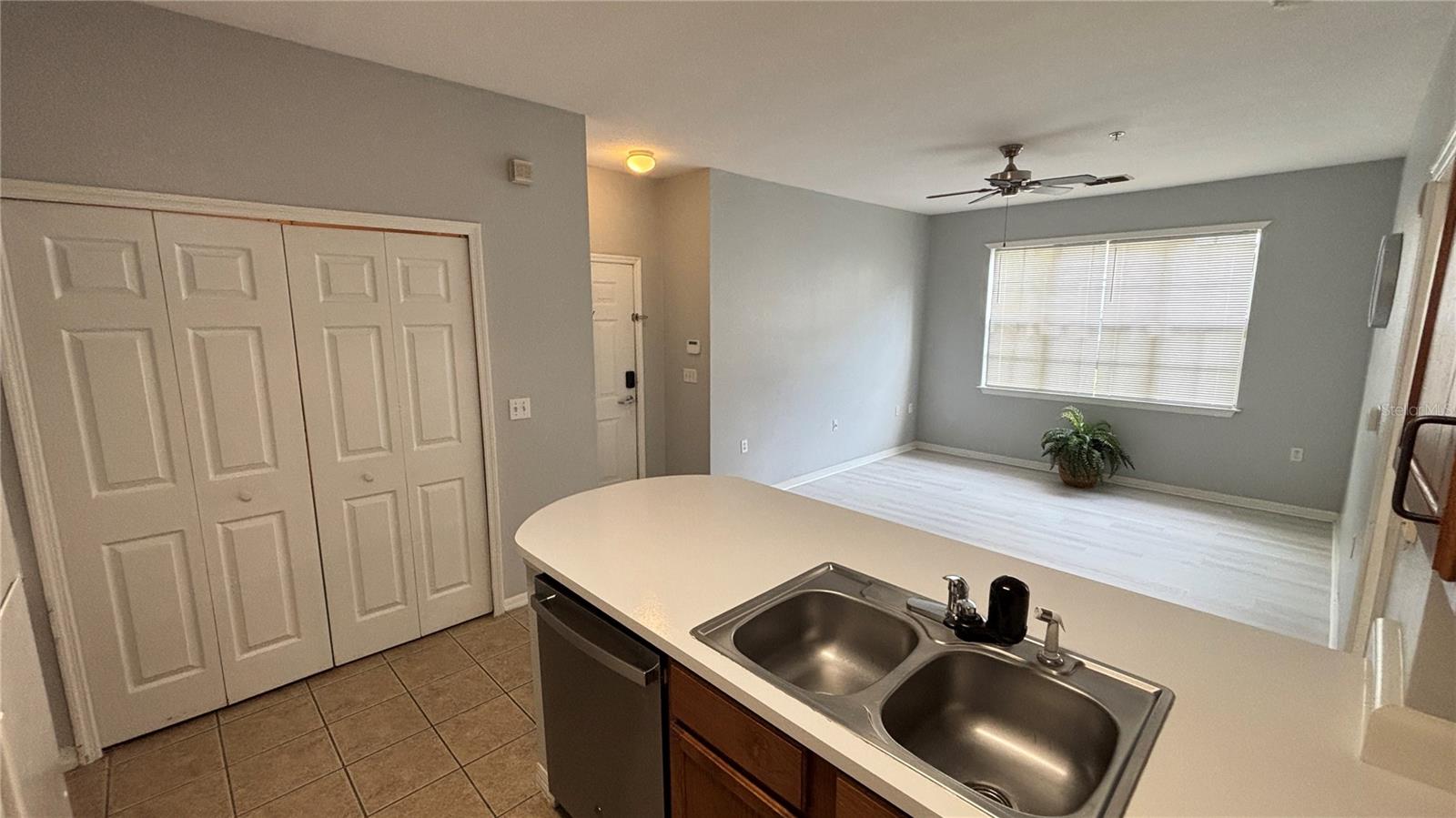 VILLA VALENCIA BLDG #8103 - Residential Lease
