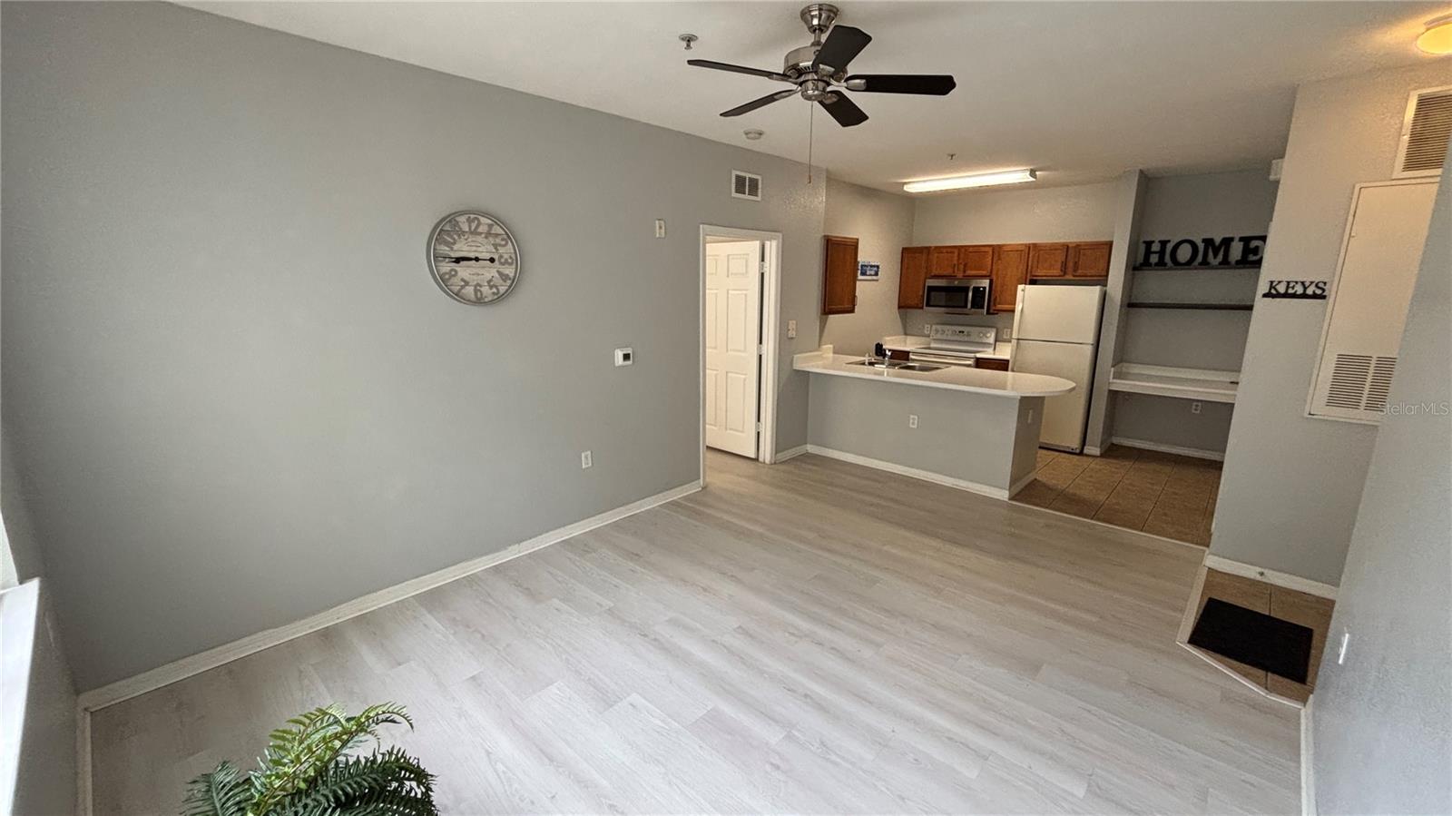 VILLA VALENCIA BLDG #8103 - Residential Lease