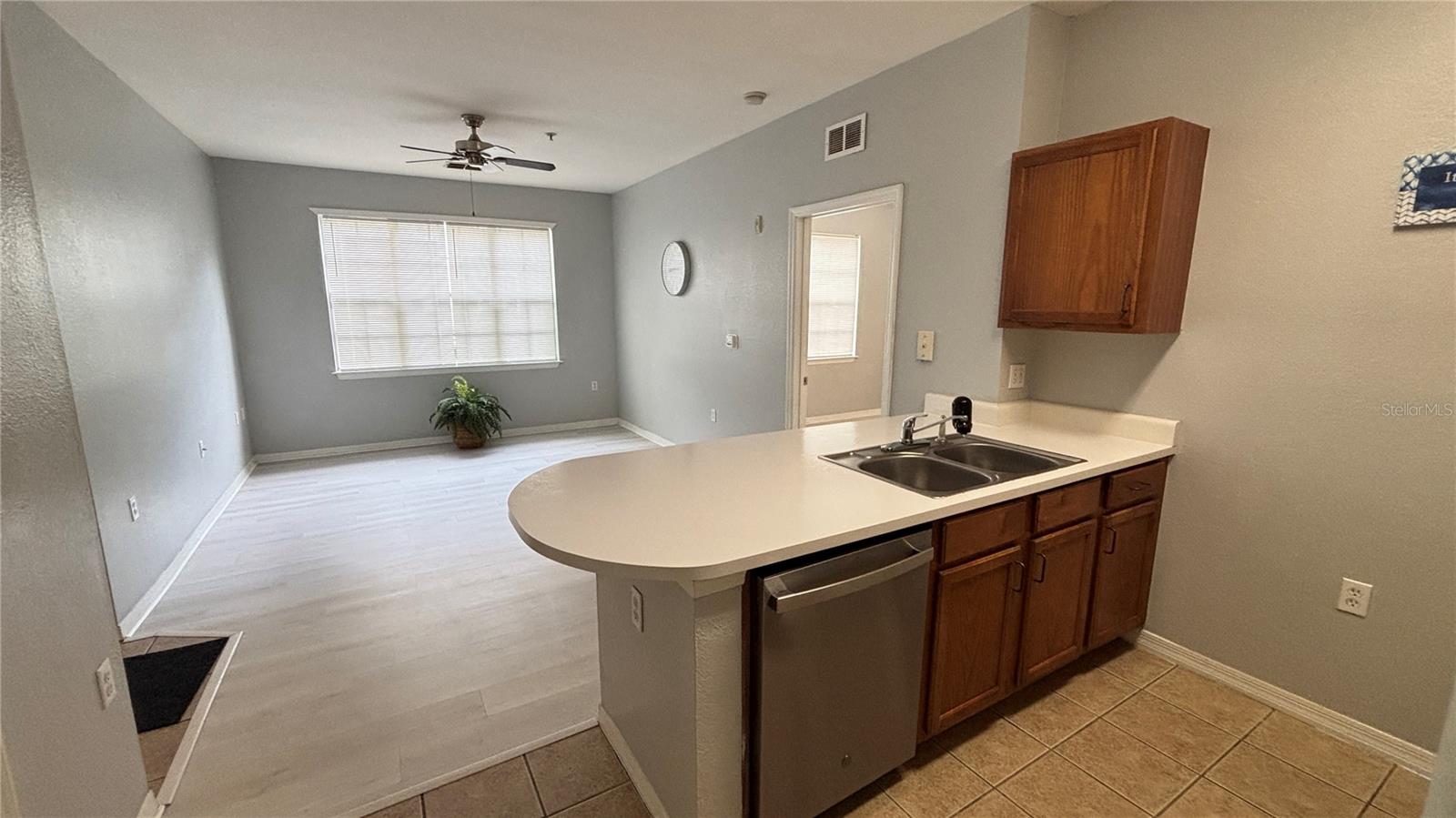 VILLA VALENCIA BLDG #8103 - Residential Lease