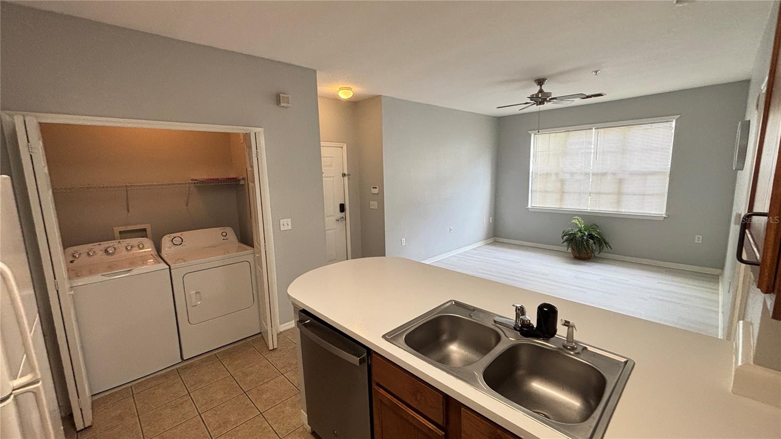 VILLA VALENCIA BLDG #8103 - Residential Lease