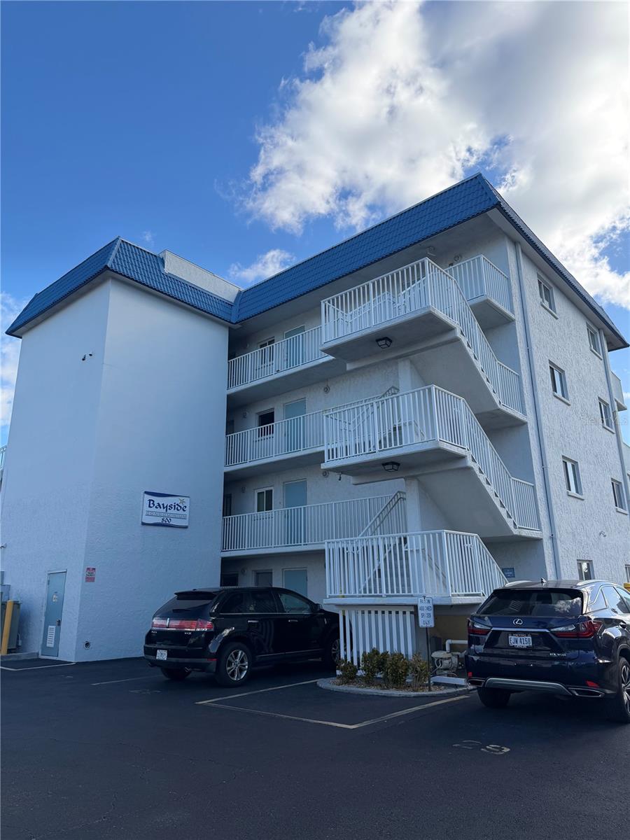 BAYSIDE CONDO - Residential