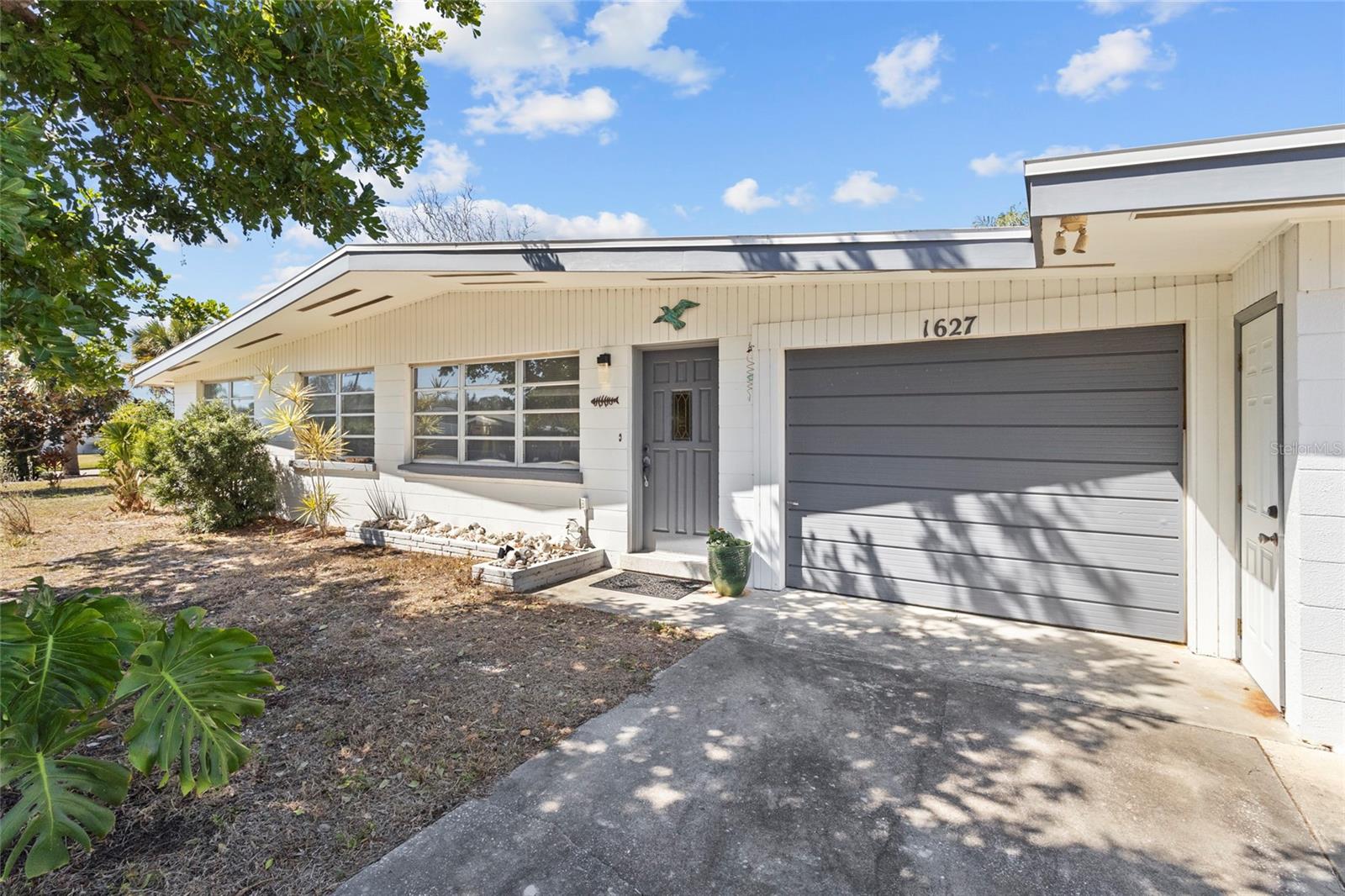 TROPICAL SHORES - Residential