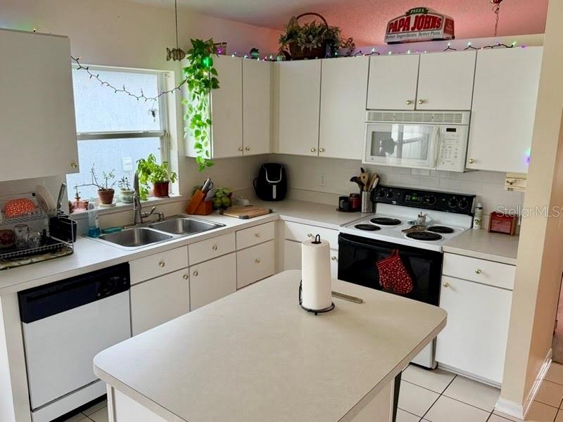 RIVERWALK - Residential Lease