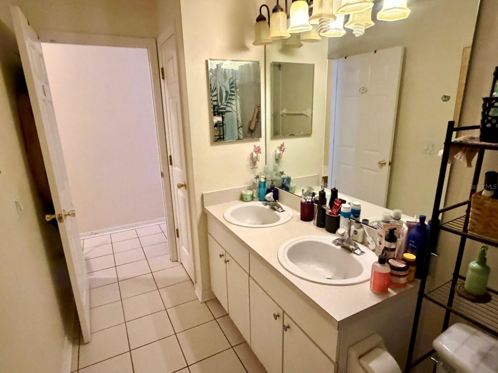 RIVERWALK - Residential Lease