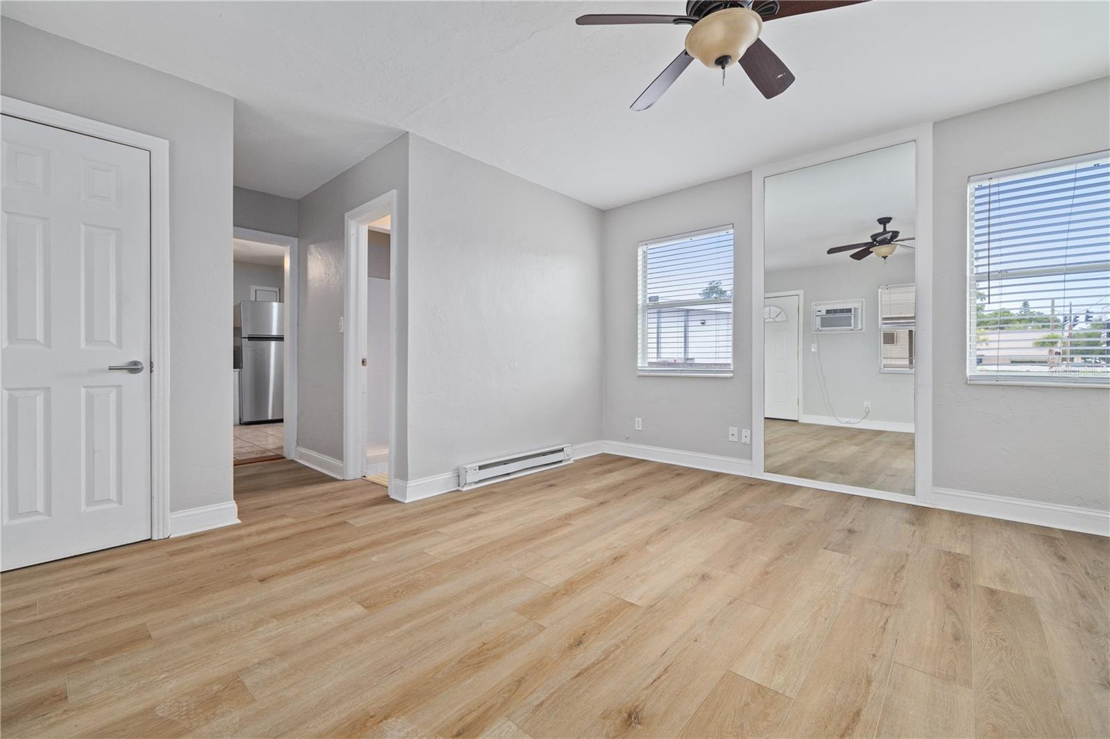 HYDE PARK - Residential Lease