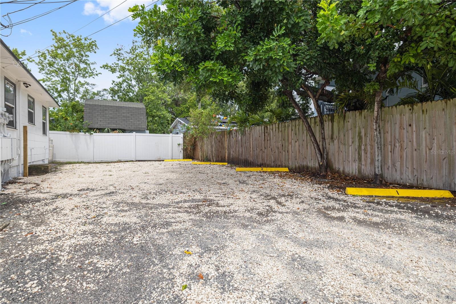 HYDE PARK - Residential Lease