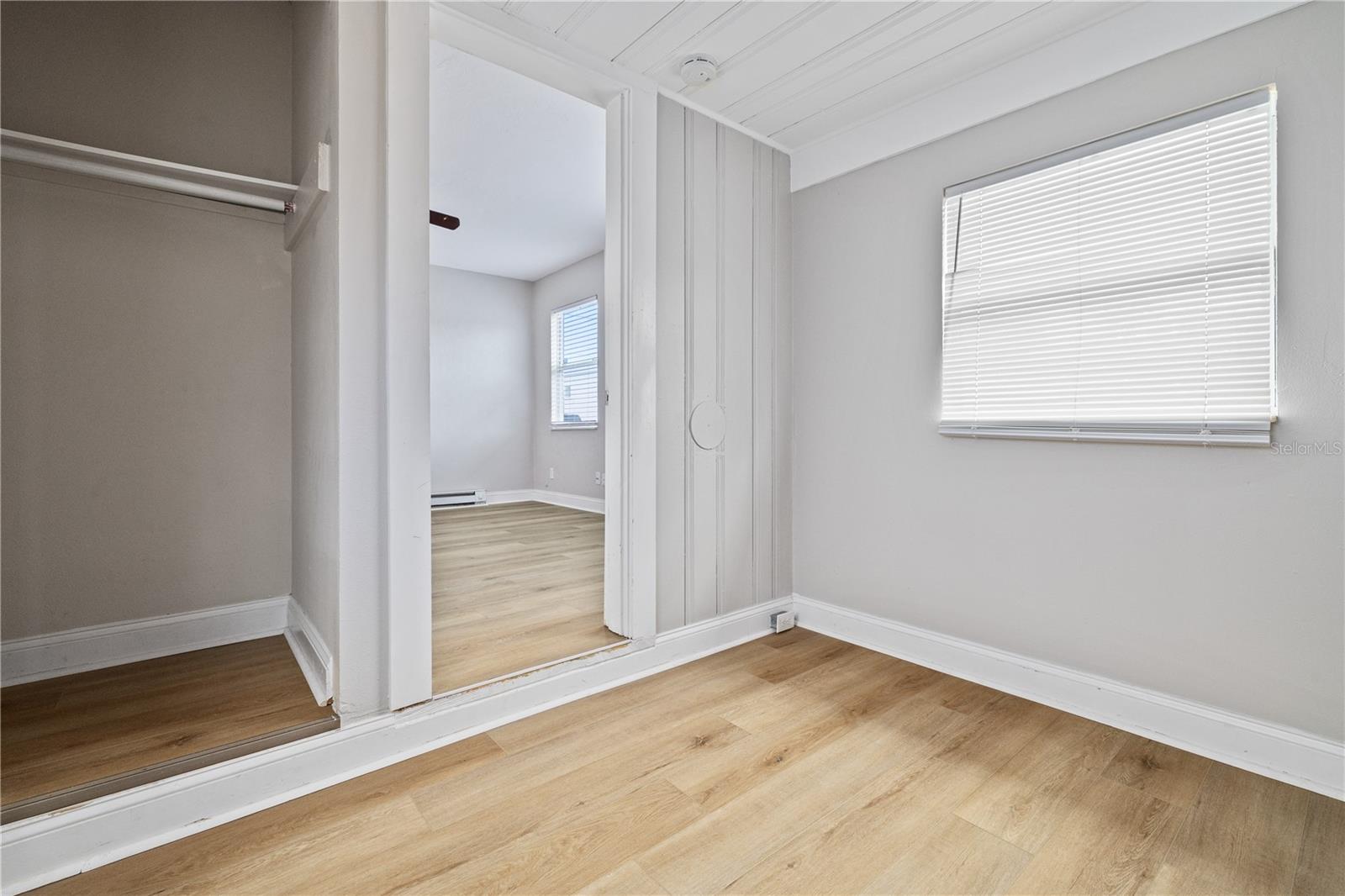 HYDE PARK - Residential Lease