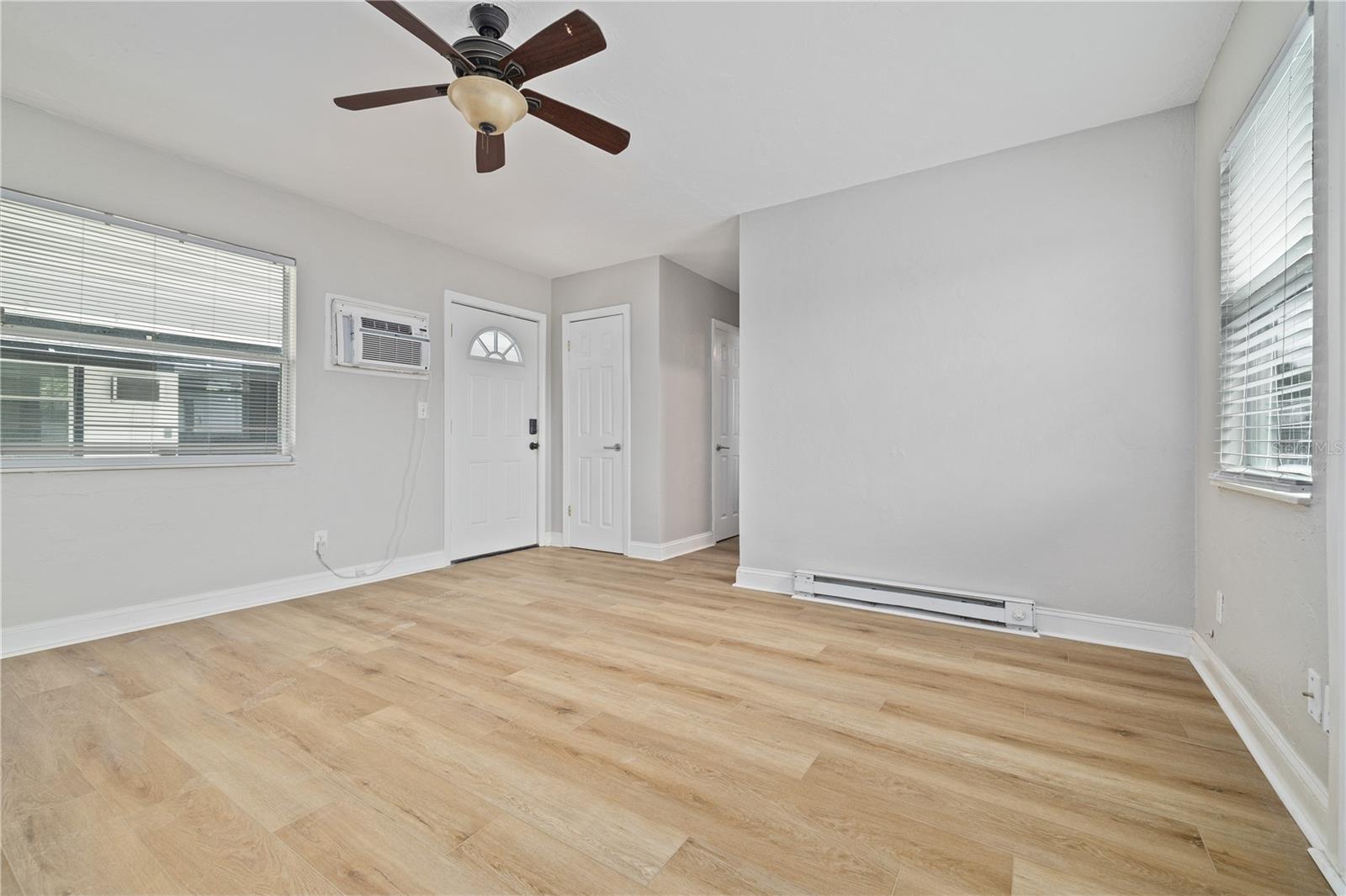HYDE PARK - Residential Lease