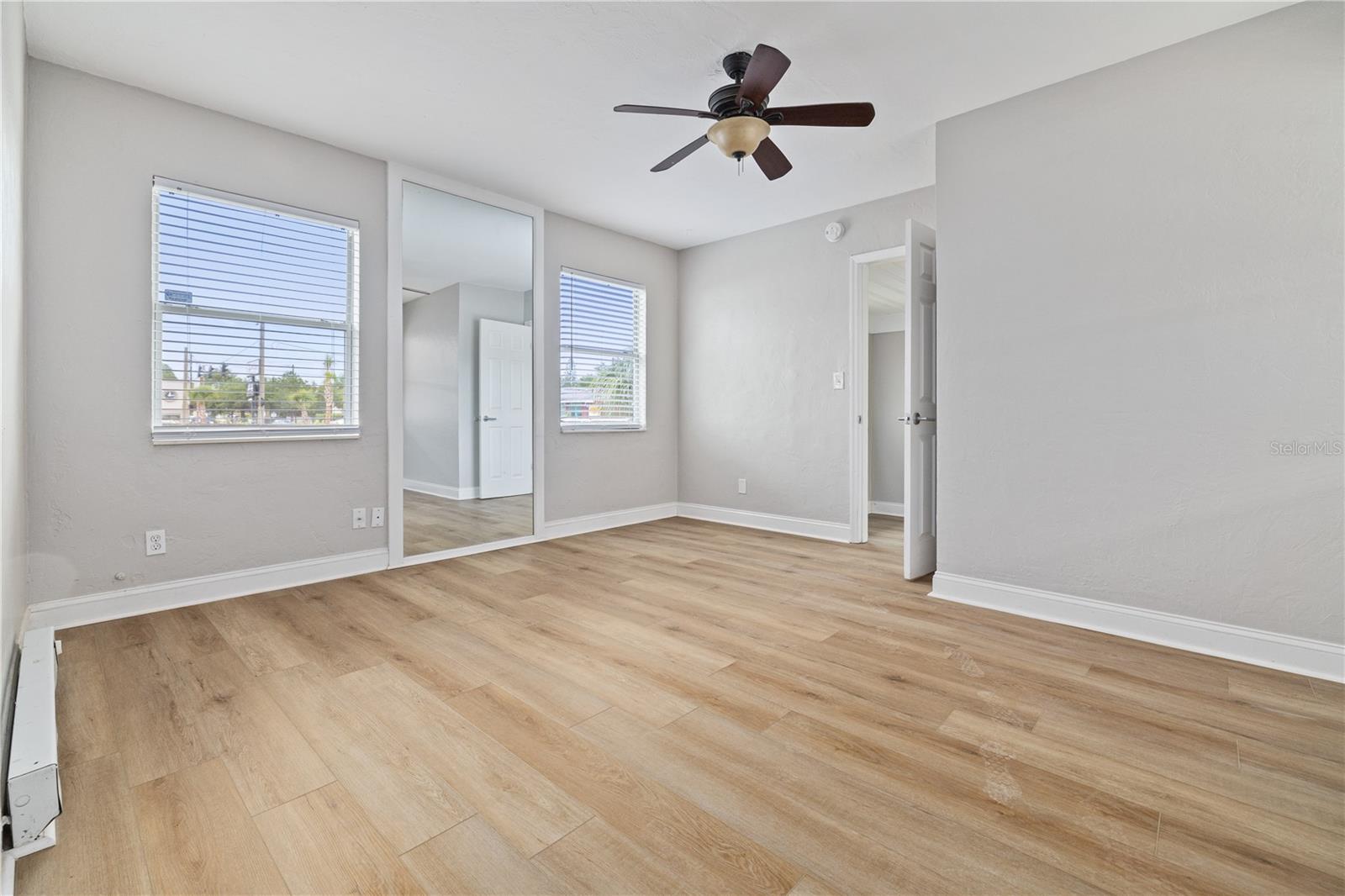 HYDE PARK - Residential Lease