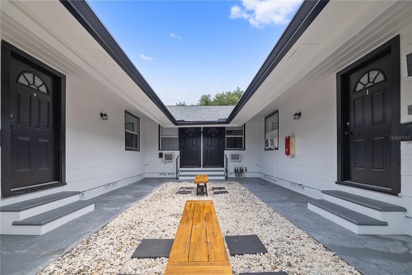 HYDE PARK - Residential Lease