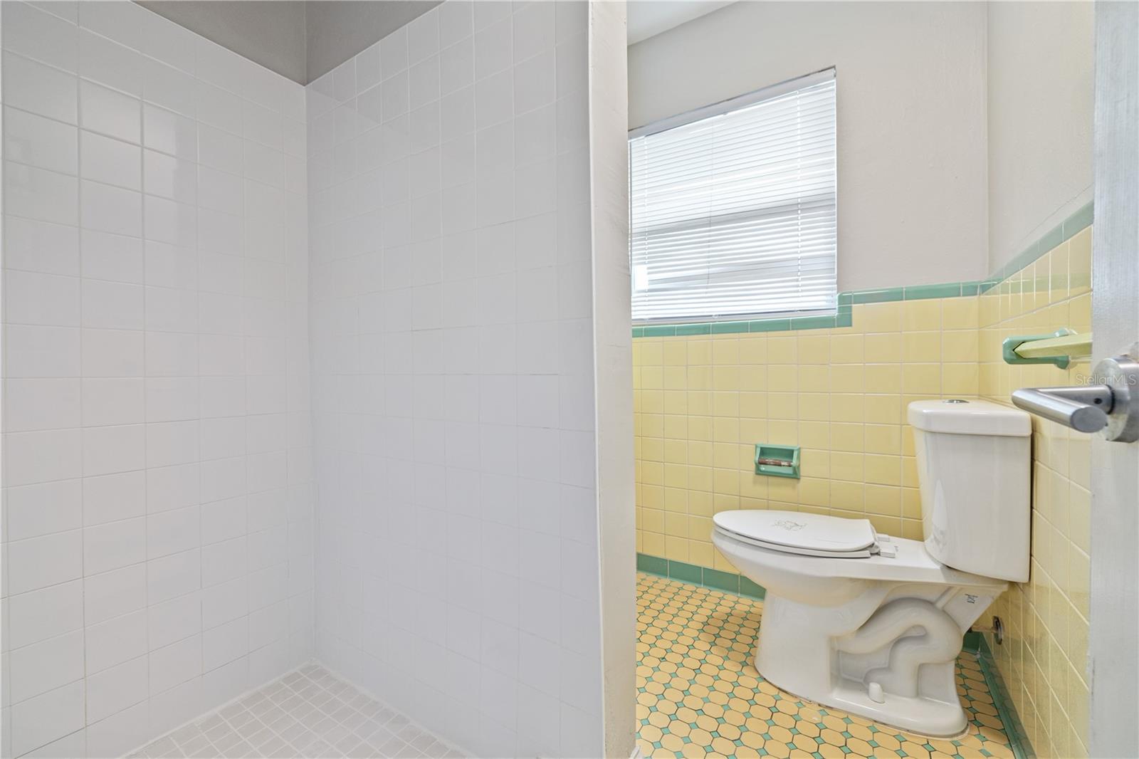 HYDE PARK - Residential Lease