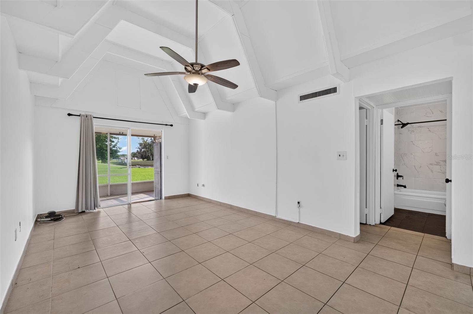 LAKESHORE CLUB - Residential