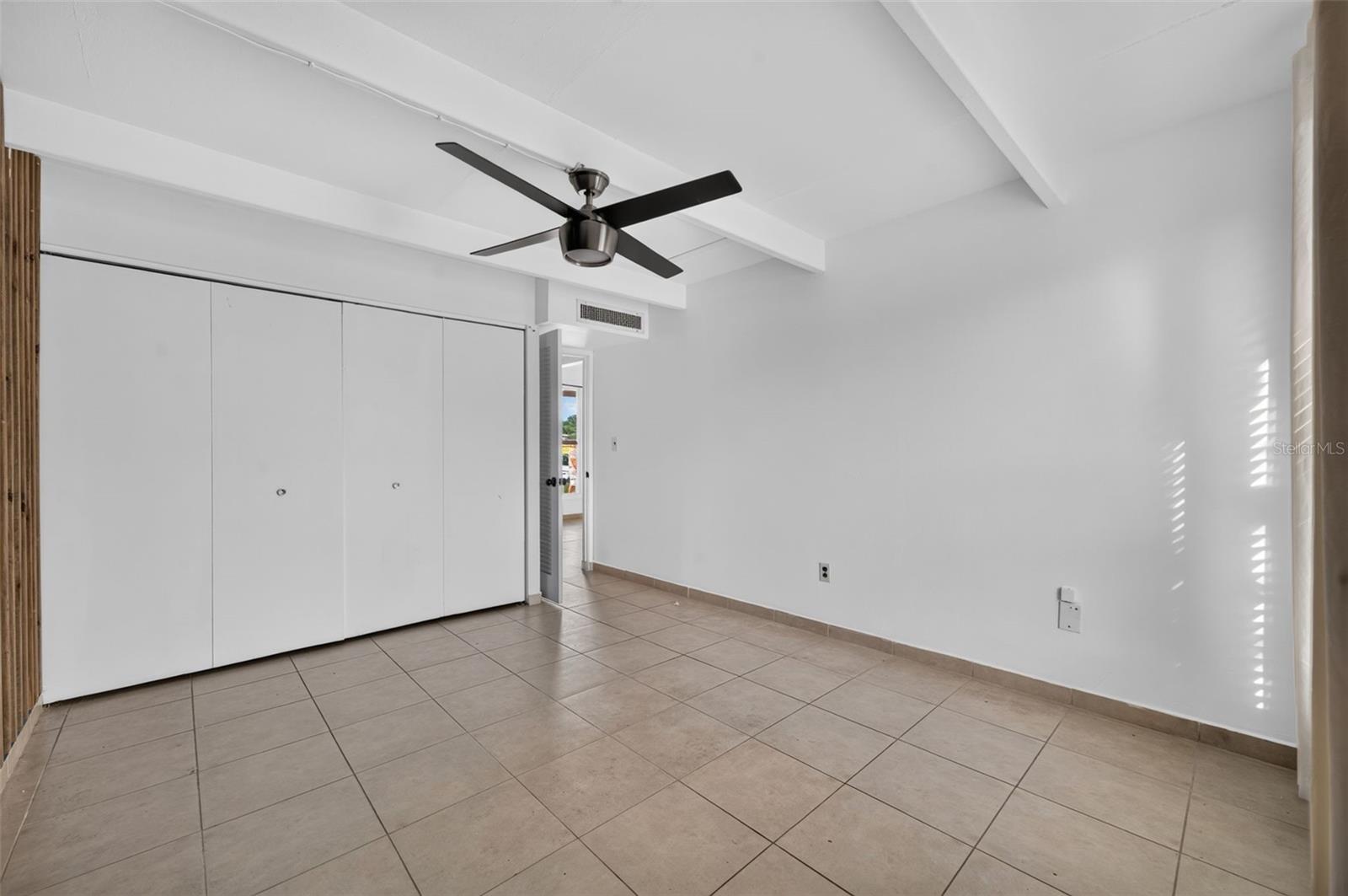 LAKESHORE CLUB - Residential