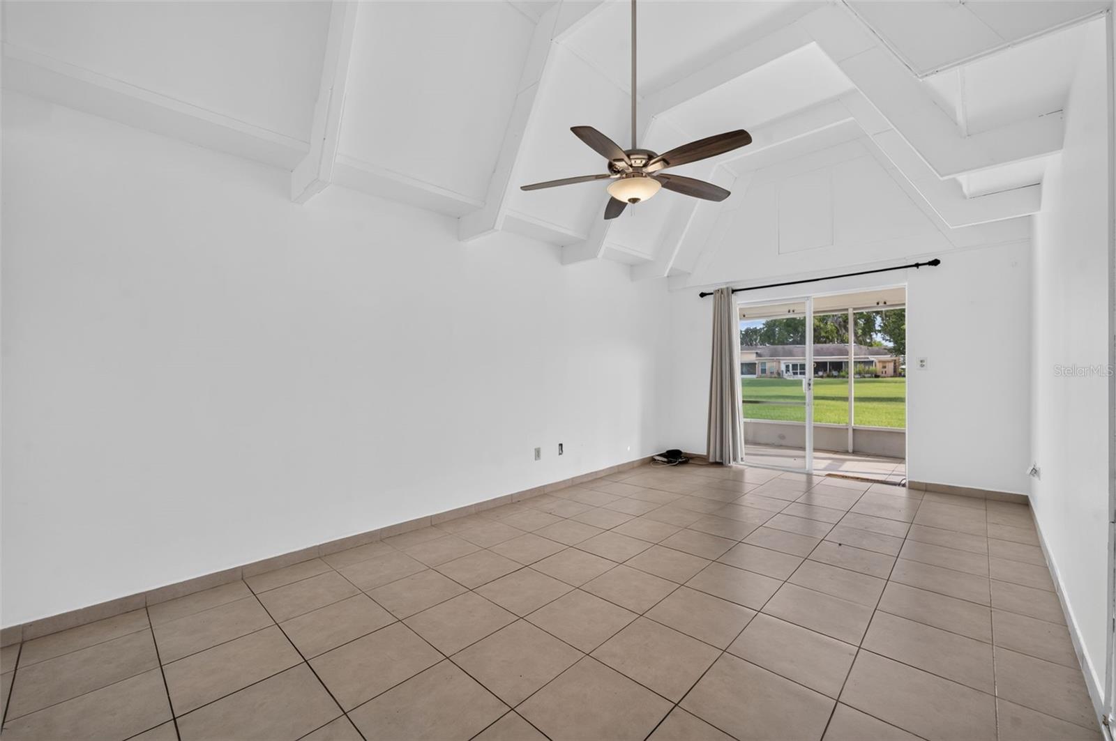 LAKESHORE CLUB - Residential
