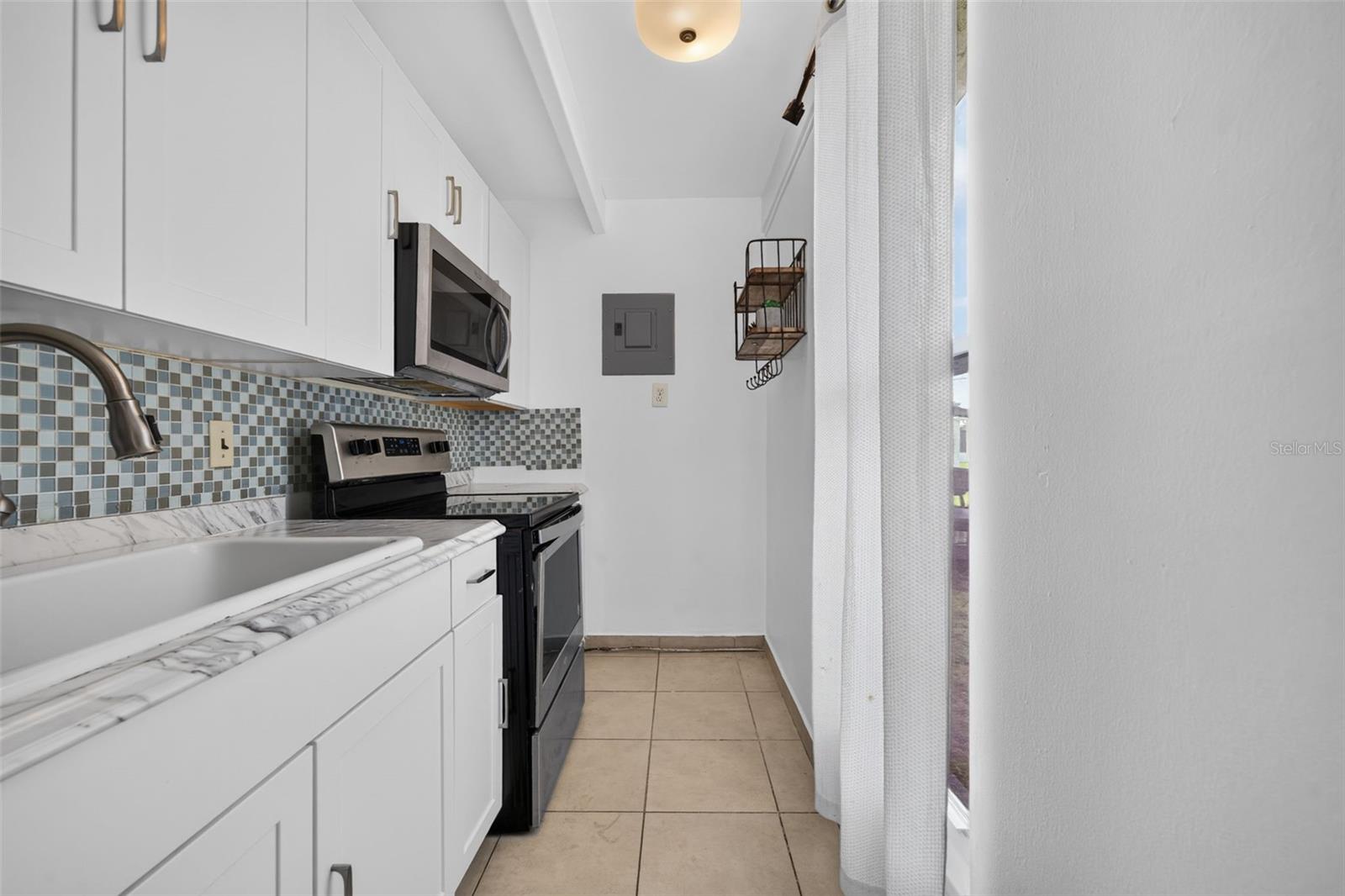 LAKESHORE CLUB - Residential