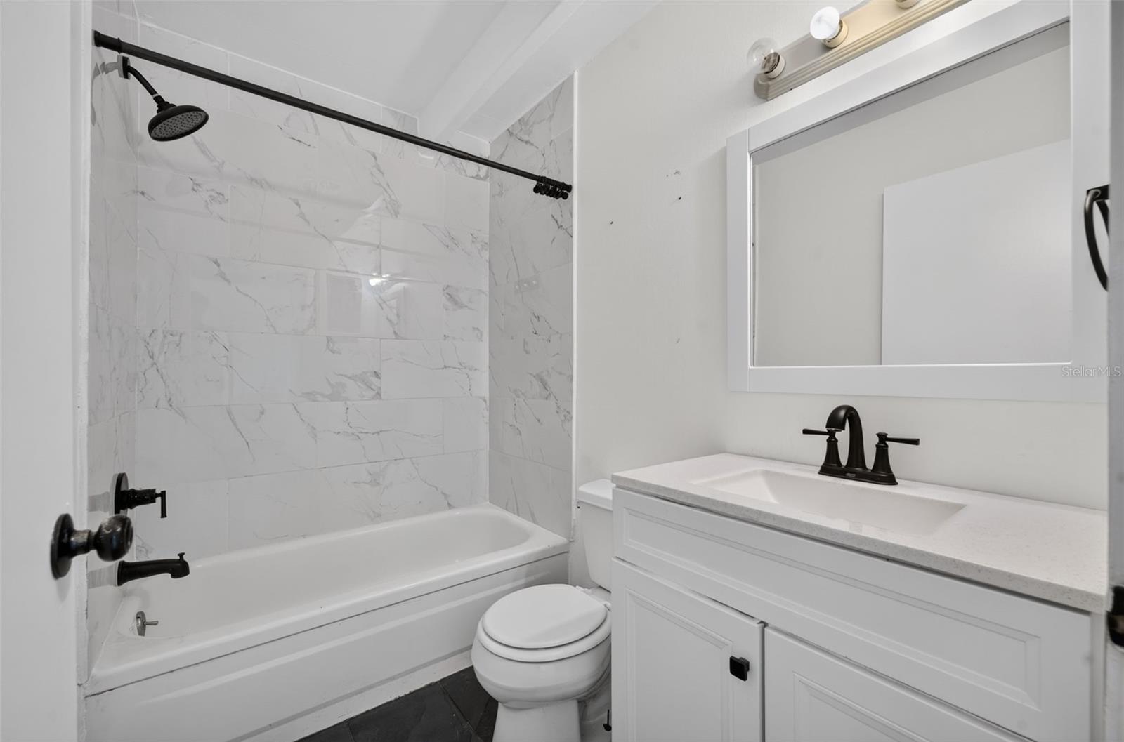 LAKESHORE CLUB - Residential