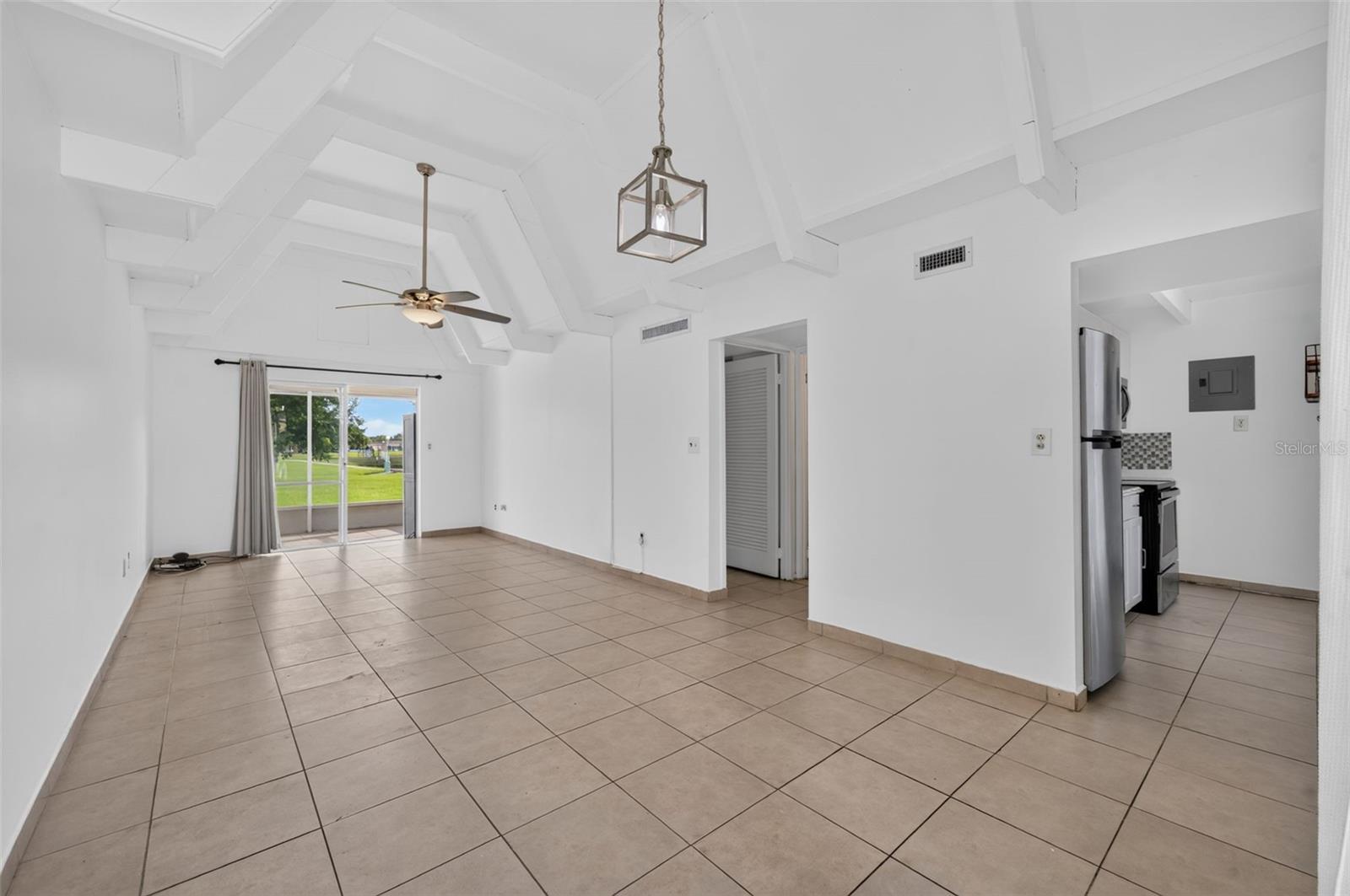 LAKESHORE CLUB - Residential