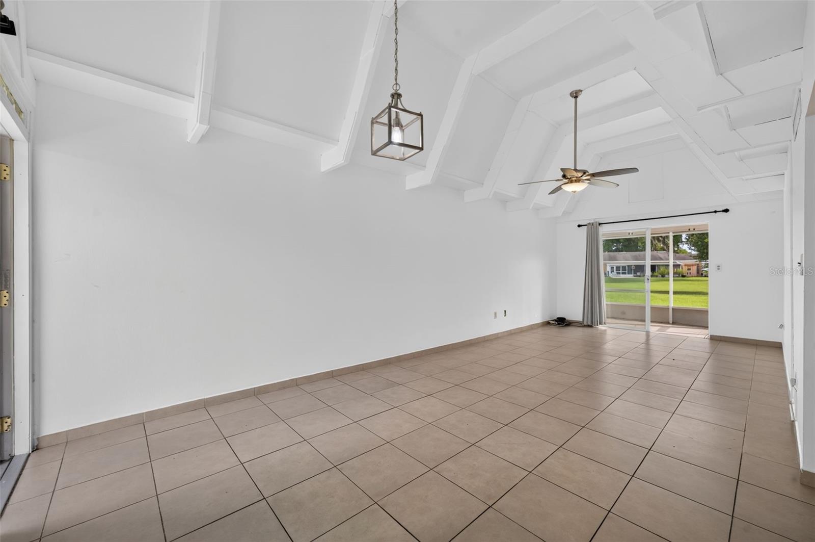 LAKESHORE CLUB - Residential