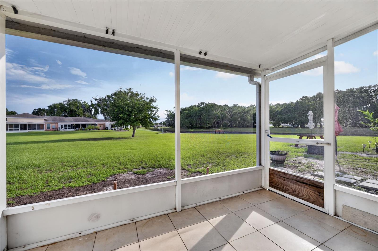 LAKESHORE CLUB - Residential