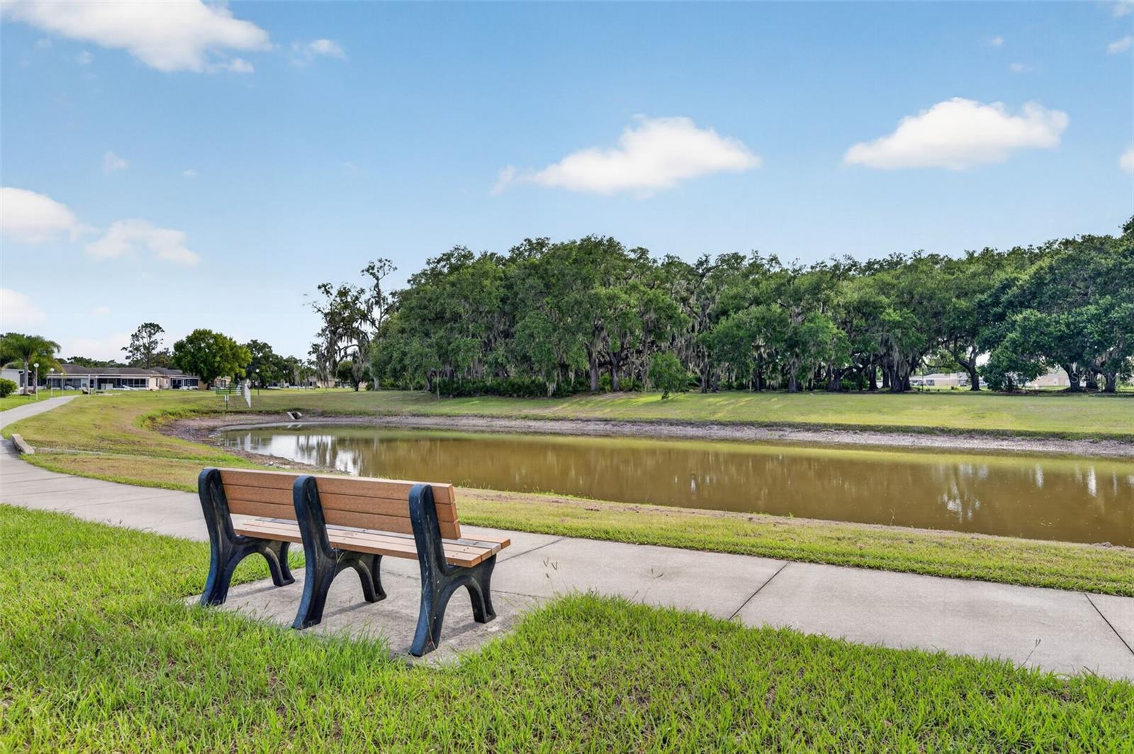 LAKESHORE CLUB - Residential