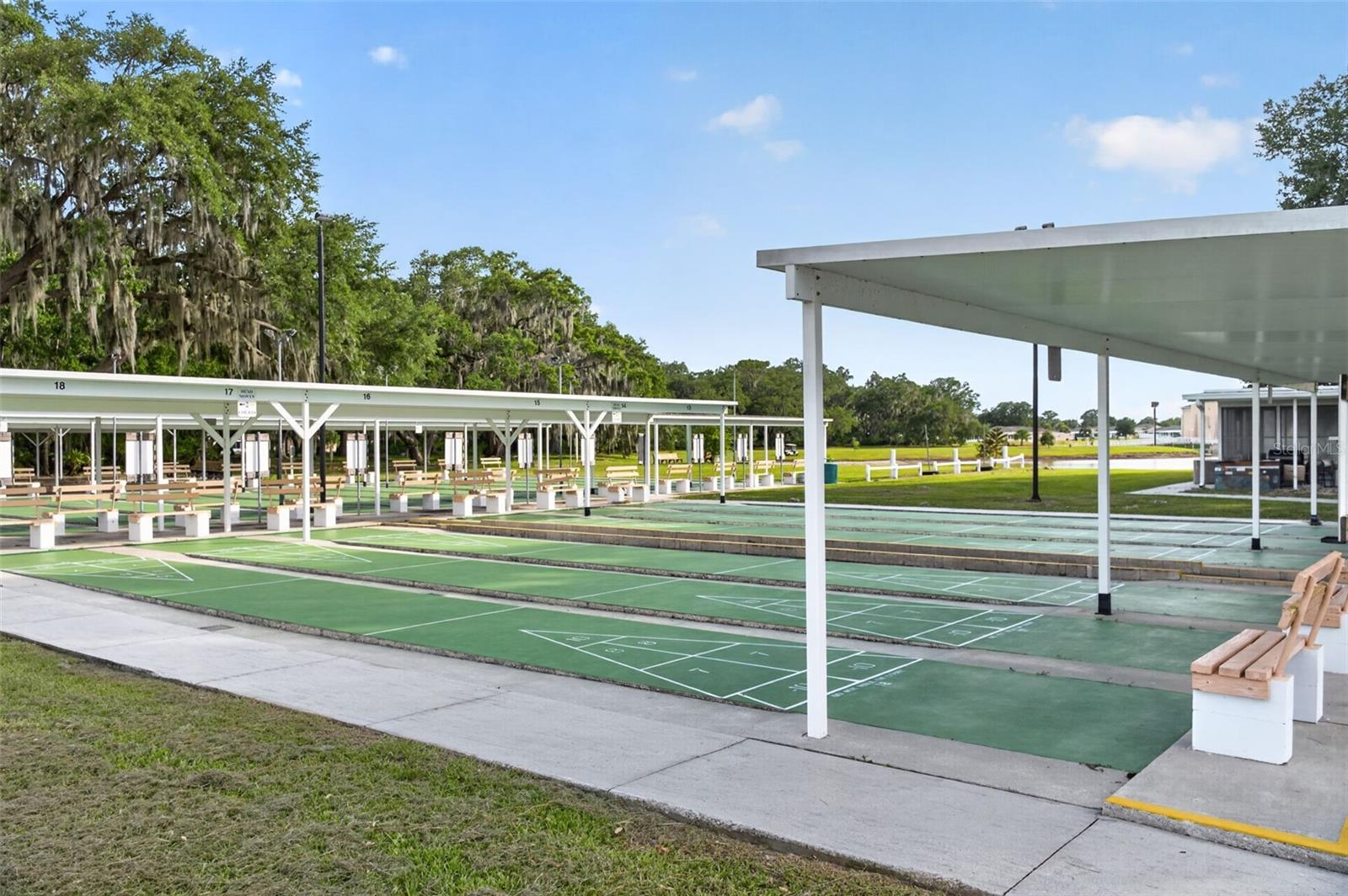 LAKESHORE CLUB - Residential